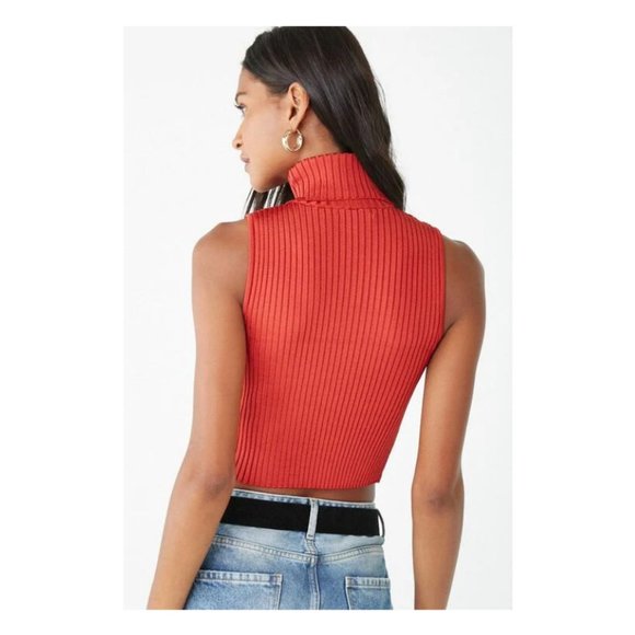 FOREVER XXI —  semi-cropped turtleneck vest - Picture 4 of 5